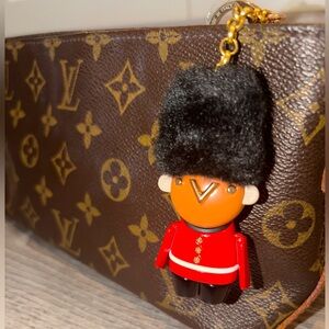 Louis Vuitton London Guard Gaston Bag Charm Keychain - LV key clip
